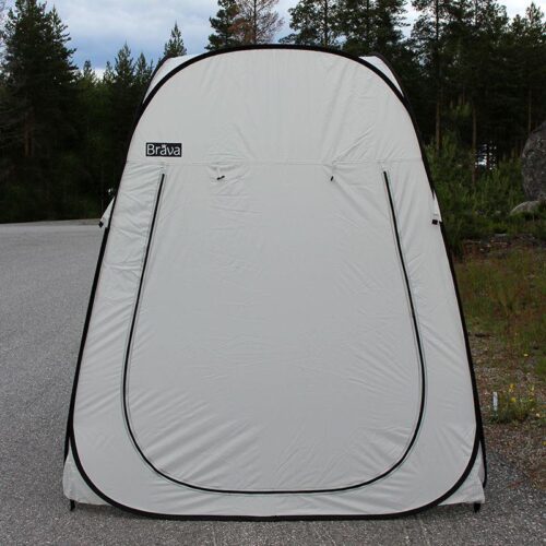 BRAVA_NAYTTELYTELTTA_POP_UP